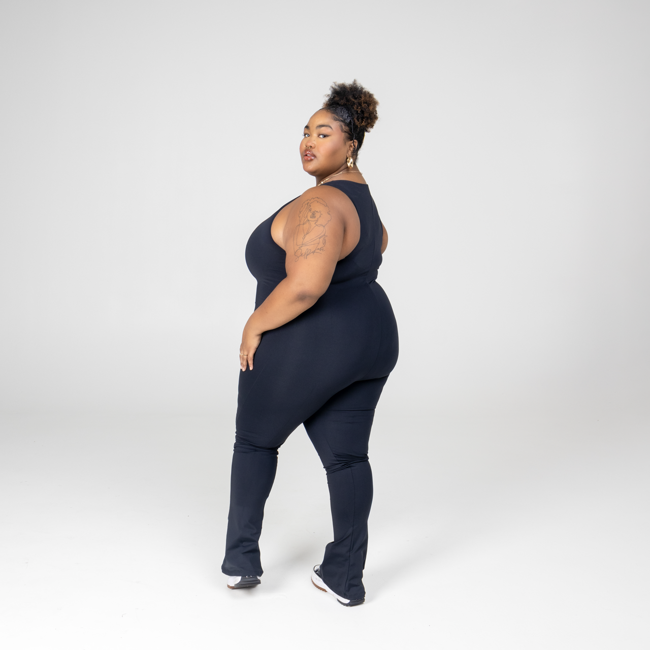 ari_victoria_3XL7_Large_9f157447-c64e-4a7e-9b83-466bc9080463.png