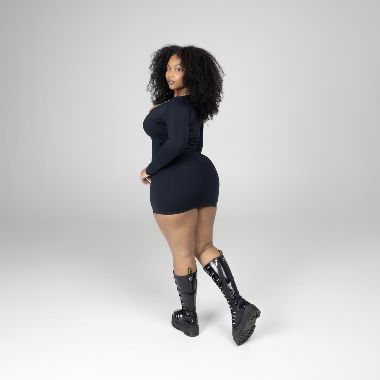 cedesmini_Mekaiah_XL2_Large_e72010f0-b184-4df3-8656-5ca37d281d97.png