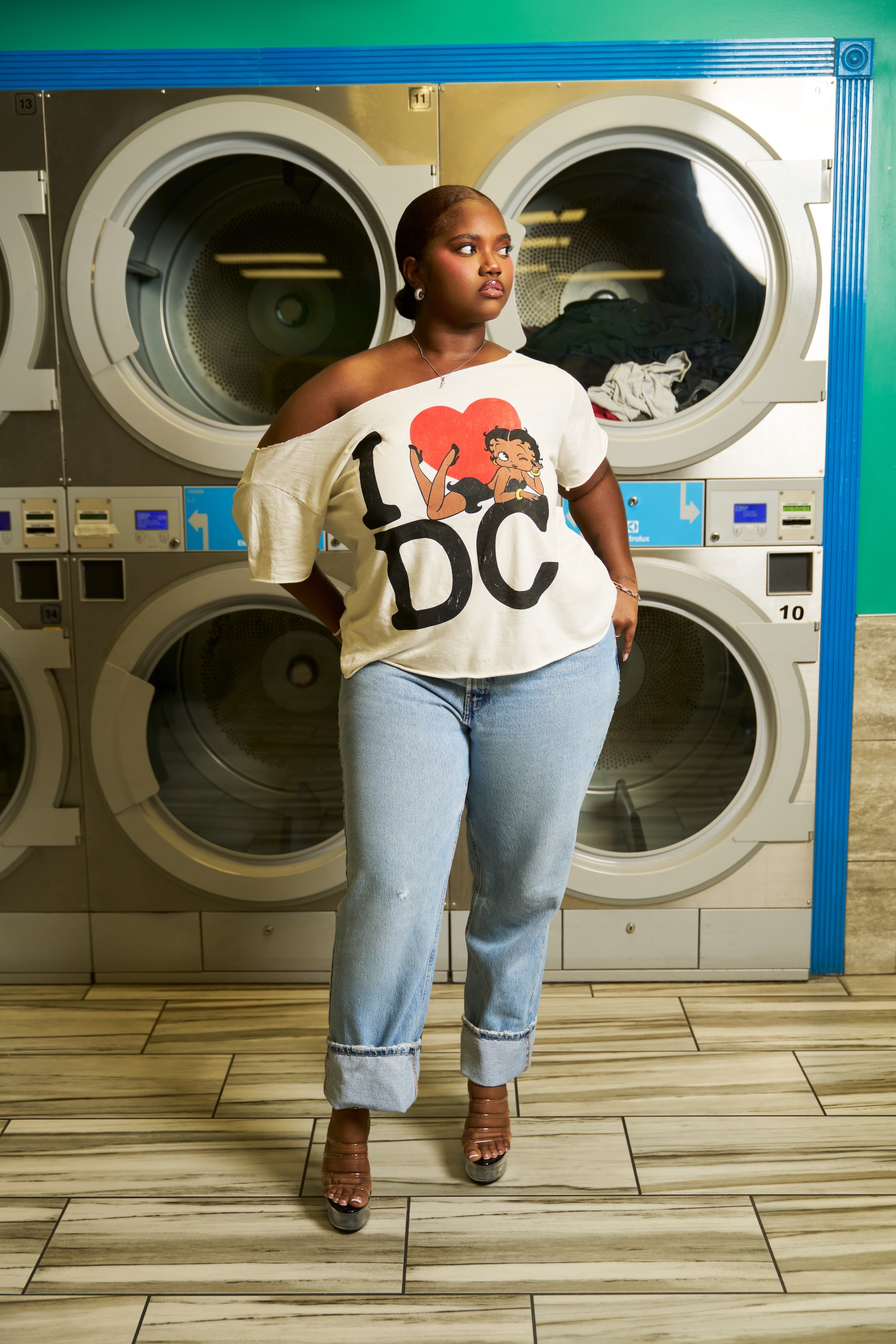 I <3 DC OFF SHOULDER TEE