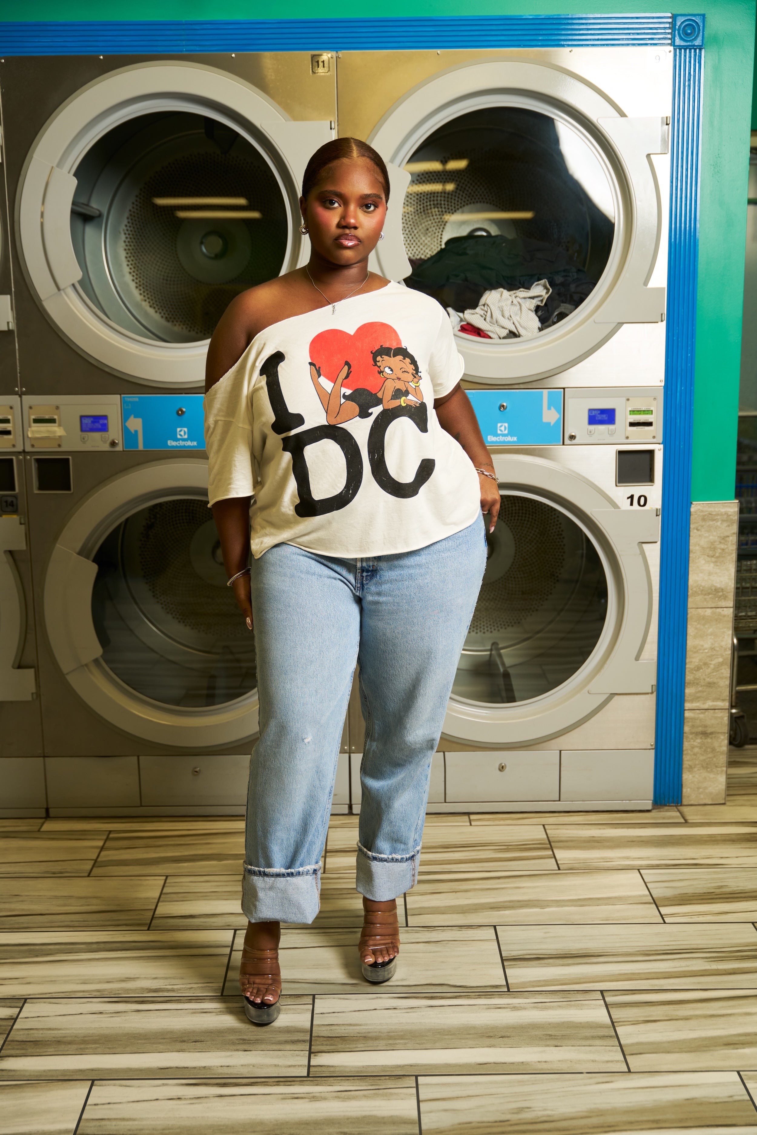 I <3 DC OFF SHOULDER TEE
