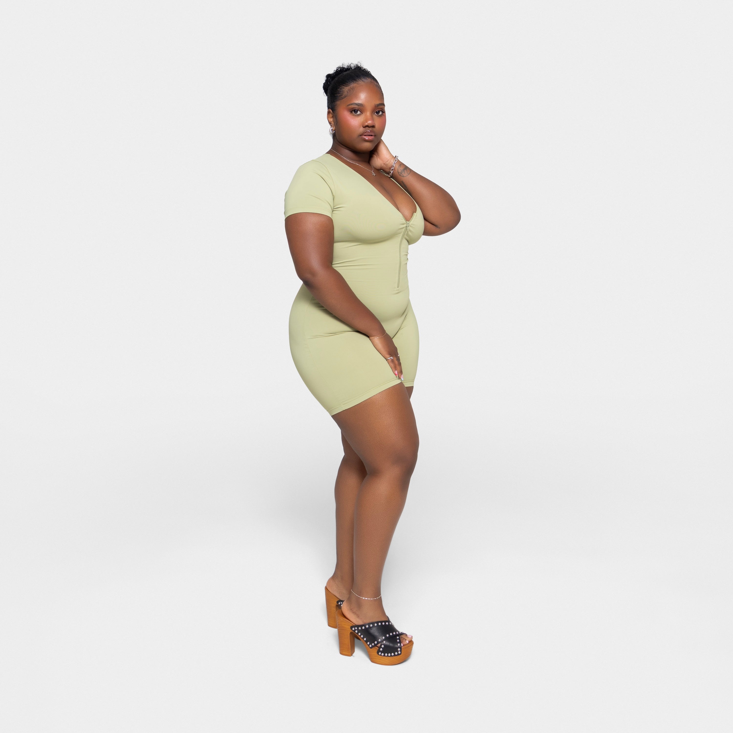 GIGI BIKER-thumbmail-12
